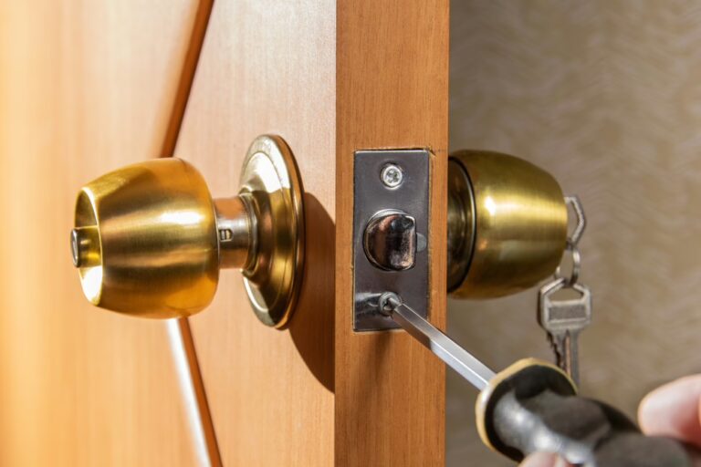 When to call an emergency locksmith